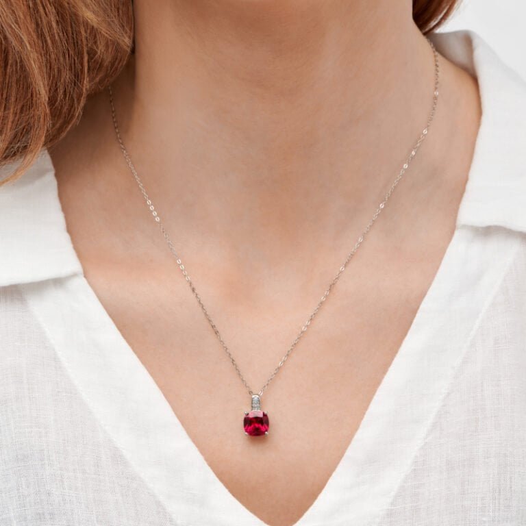 Sidabrinis pakabukas Ruby