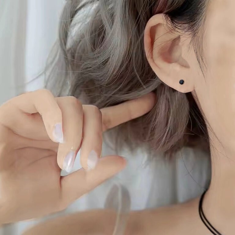 Helix auskarai Black 4mm