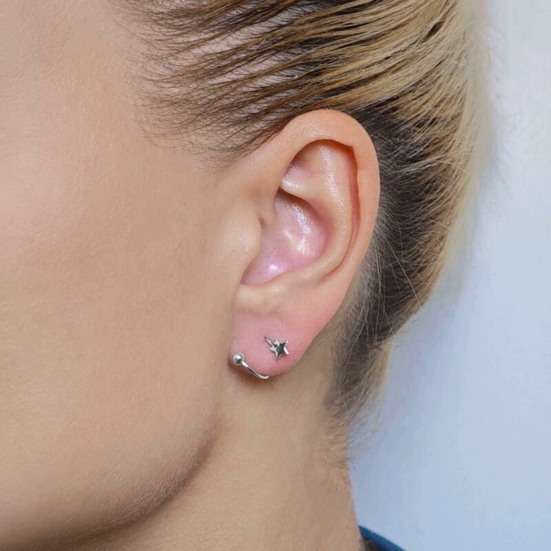 Helix auskarai Comet 2 auskarai į kremzlė su užsukamu užsegimu