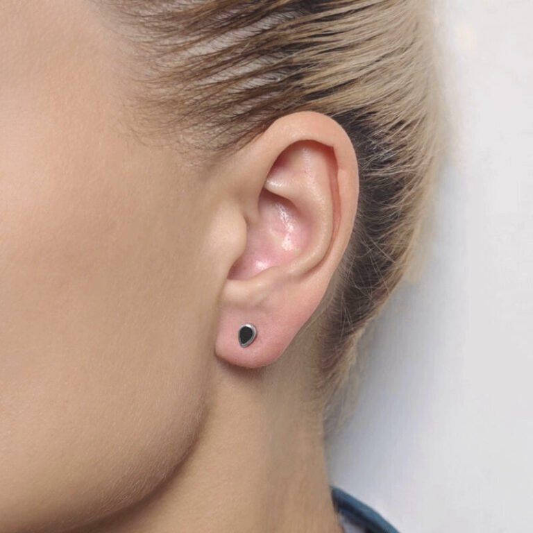 Helix auskarai Tear