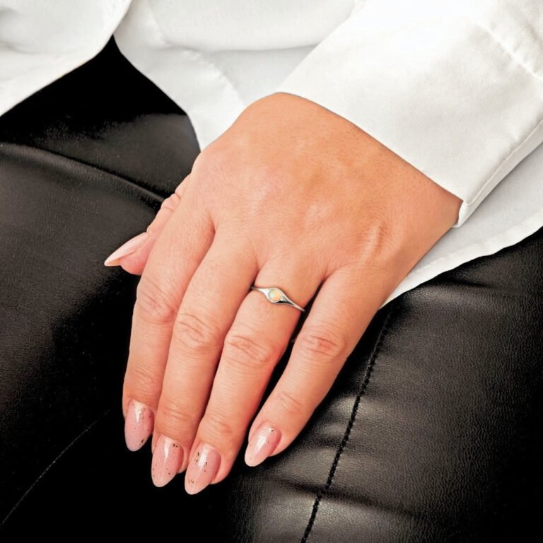 Sidabrinis žiedas Opal white