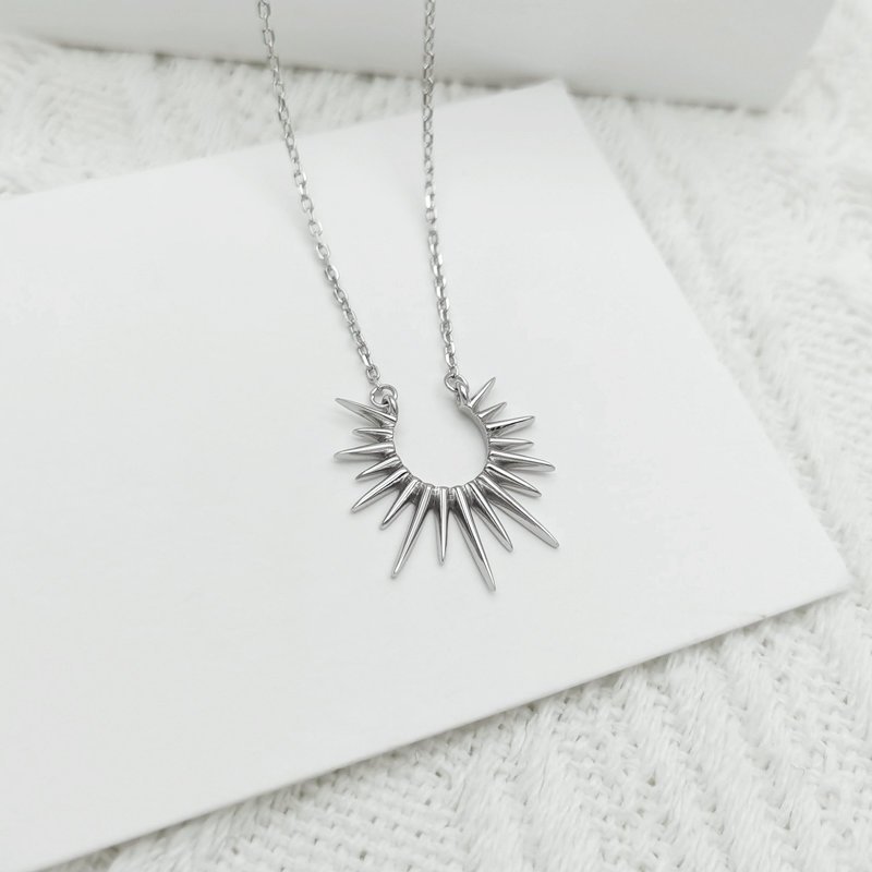 Kaklo papuošalas Solis 5 sidabro juvelyrika