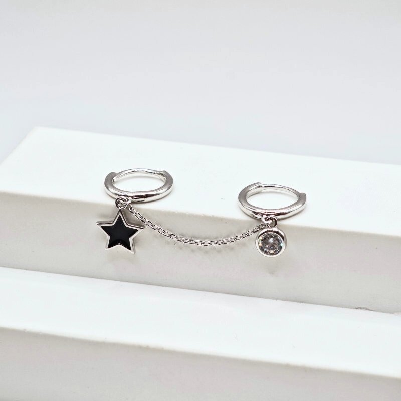 Sidabrinis auskaras Eva 7 auskaras nesiojamas vinoje ausyje